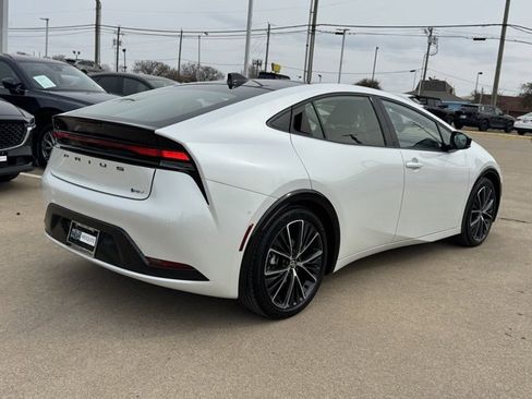 Used 2025 Toyota Prius LE image 7