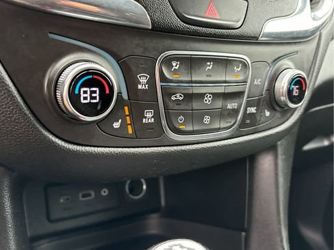 Used 2019 Chevrolet Equinox LT image 16