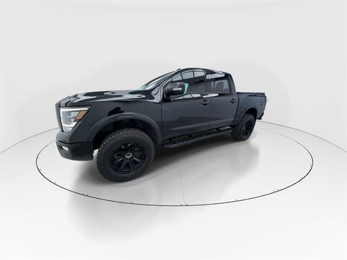 Used 2020 Nissan Titan PRO-4X w/ Pro-4x Convenience Package image 4