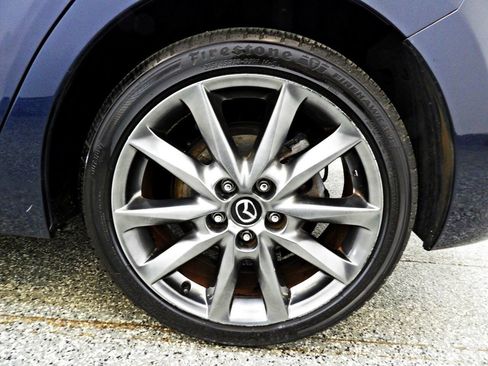 Used 2018 MAZDA MAZDA3 Touring FWD image 19