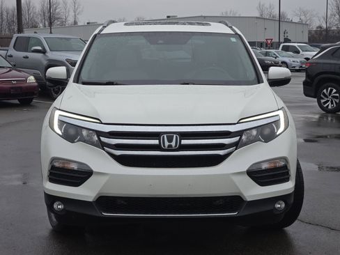 Used 2018 Honda Pilot Touring image 2