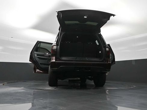 Used 2021 Ford Expedition XLT image 39