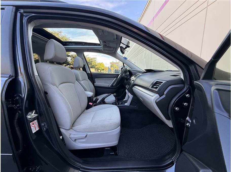 Used 2015 Subaru Forester 2.5i Premium AWD/4WD image 13
