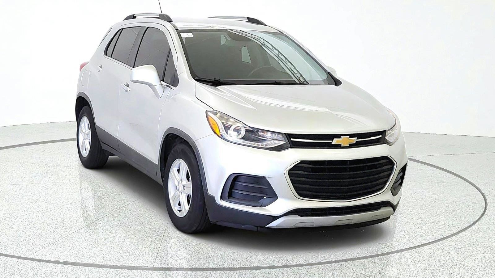 Used 2020 Chevrolet Trax LT w/ LT Convenience Package FWD image 2