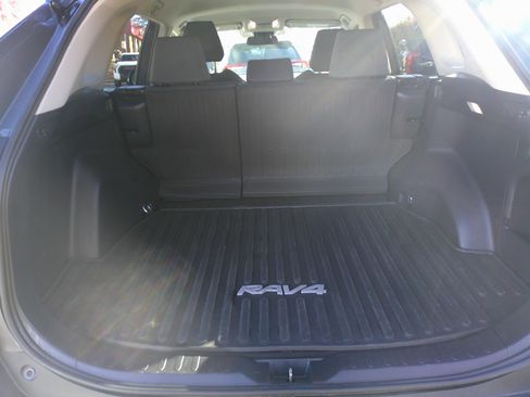 Used 2022 Toyota RAV4 XLE image 30