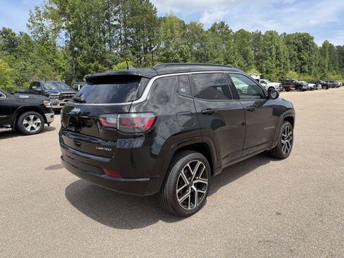 Certified 2025 Jeep Compass Limited w/ Elite Group AWD/4WD image 6