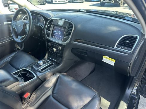 Used 2017 Chrysler 300 Limited RWD image 20