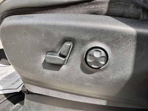 Used 2018 Chrysler Pacifica Limited FWD image 25