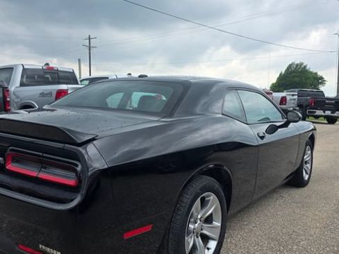 Used 2021 Dodge Challenger SXT RWD image 6