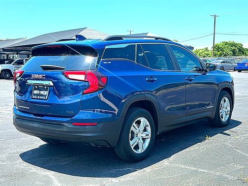 Used 2022 GMC Terrain SLE w/ Driver Convenience Package FWD image 8