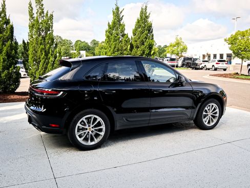 Used 2026 Porsche Macan w/ Premium Package Plus AWD/4WD image 11