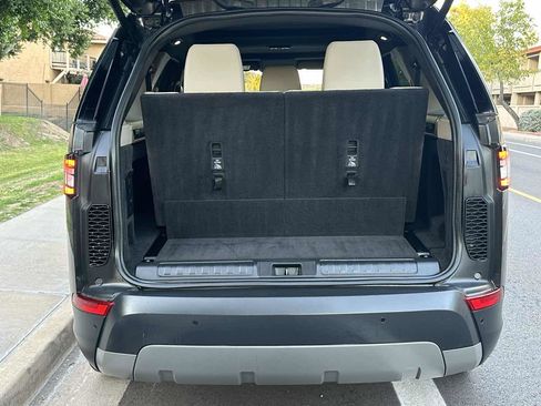Used 2018 Land Rover Discovery SE image 49