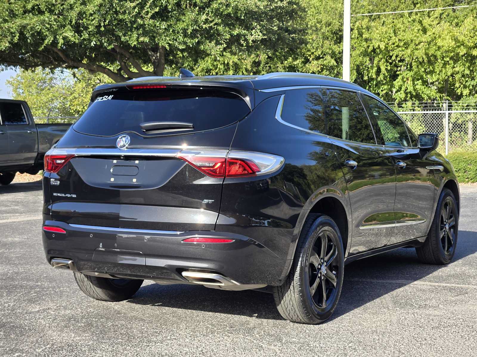 Used 2023 Buick Enclave Essence w/ Sport Touring Edition FWD image 7