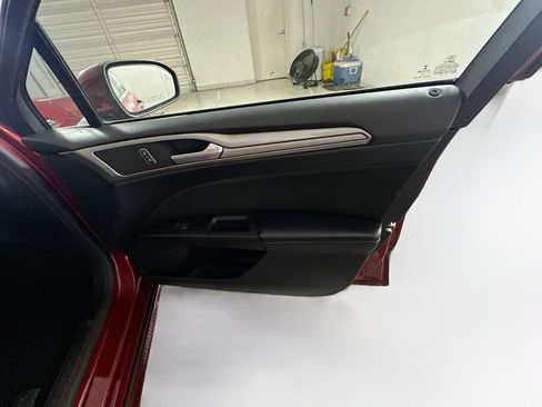 Used 2019 Ford Fusion SE image 30