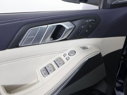 Used 2022 BMW X7 M50i image 26