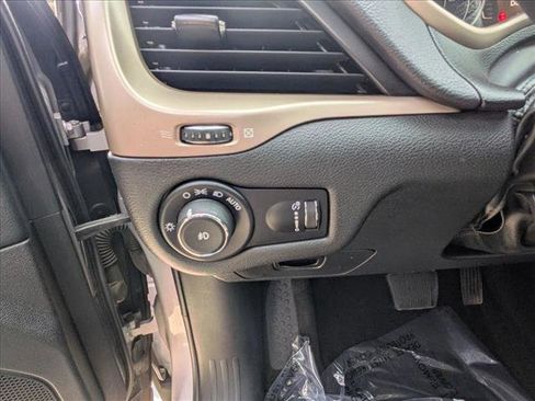 Used 2018 Jeep Cherokee Latitude image 19