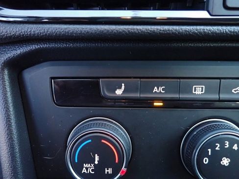 Used 2022 Volkswagen Taos SE image 26