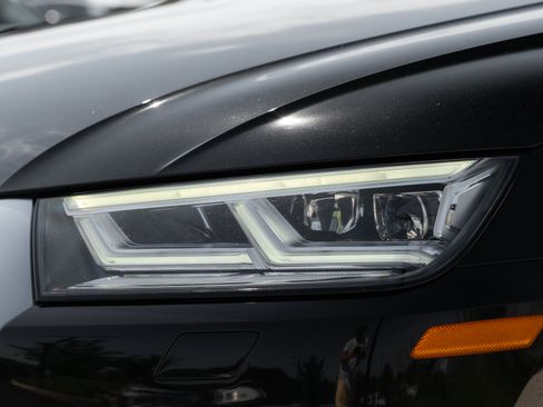Used 2019 Audi Q5 2.0T Premium Plus w/ Premium Plus Package AWD/4WD image 32