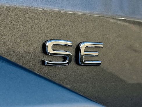 New 2026 Volkswagen Tiguan SE image 18