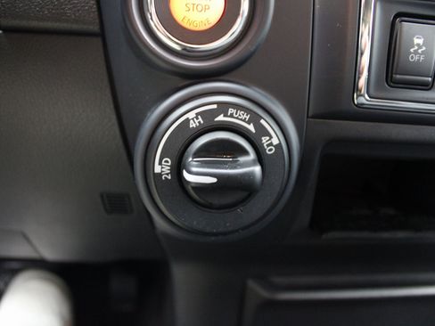 Used 2022 Nissan Titan SV image 42