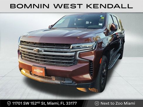 Used 2023 Chevrolet Suburban LT image 2
