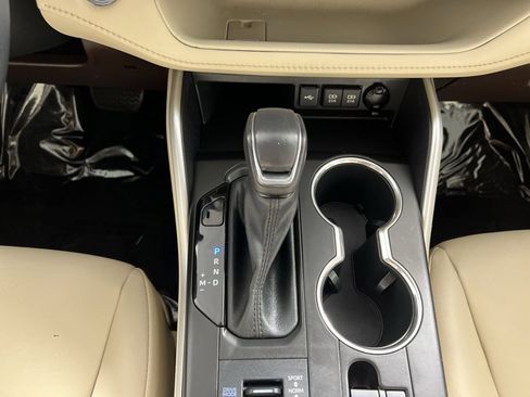 Used 2021 Toyota Highlander XLE image 21