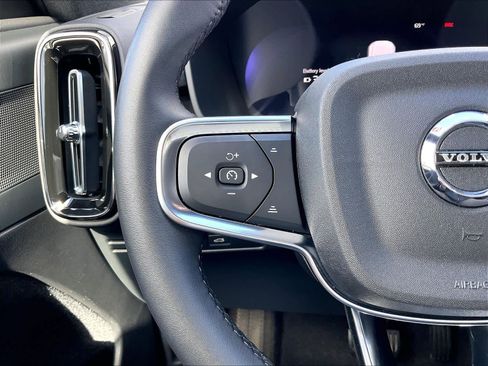Used 2023 Volvo XC40 Recharge Plus w/ Protection Package Premier image 21