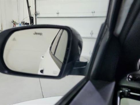 Used 2025 Jeep Compass Limited image 13