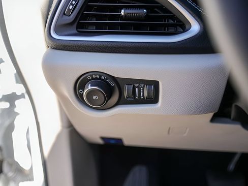Used 2022 Chrysler Pacifica Touring-L AWD/4WD image 18