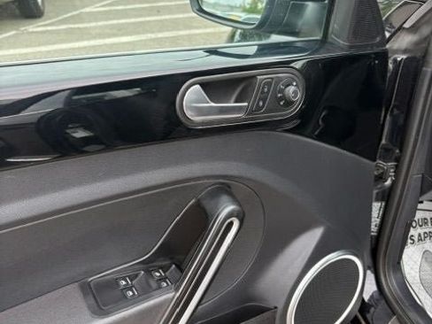 Used 2019 Volkswagen Beetle 2.0T S FWD image 6