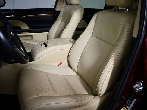 Used 2017 Toyota Highlander Limited image 22