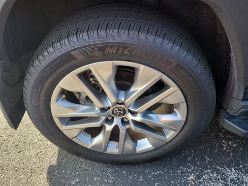 Used 2025 Toyota RAV4 XLE Premium w/ Weather Package FWD image 9