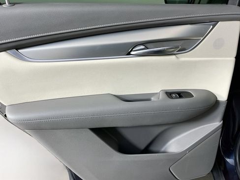 Used 2018 Cadillac XT5 Luxury w/ Driver Awareness Package FWD image 29