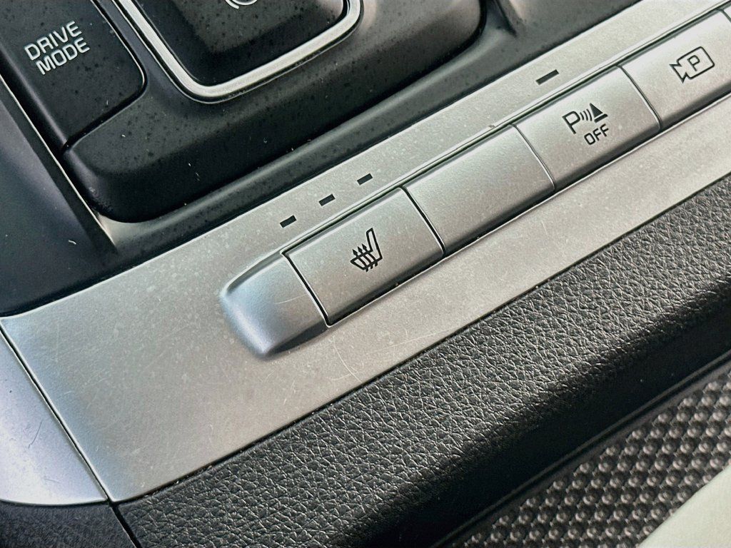 Used 2023 Kia Carnival LX FWD image 19