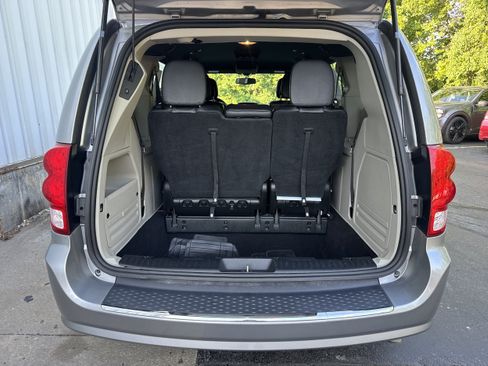 Used 2017 Dodge Grand Caravan SXT FWD image 11