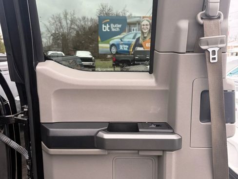 Used 2017 Ford F150 XLT w/ Equipment Group 302A Luxury image 16