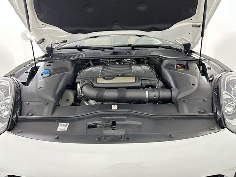 Used 2018 Porsche Cayenne Platinum Edition AWD/4WD image 33