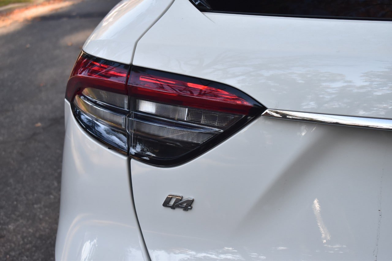Used 2021 Maserati Levante AWD/4WD image 38