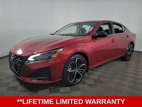 Used 2023 Nissan Altima 2.5 SR AWD/4WD image 3