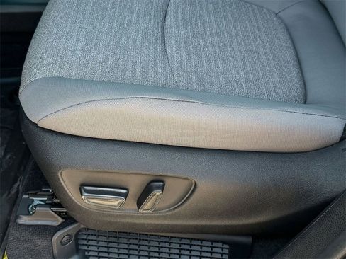 Used 2025 Toyota Sienna LE image 11