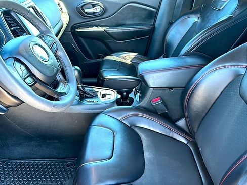 Used 2022 Jeep Cherokee Trailhawk w/ Trailer Tow Group image 13