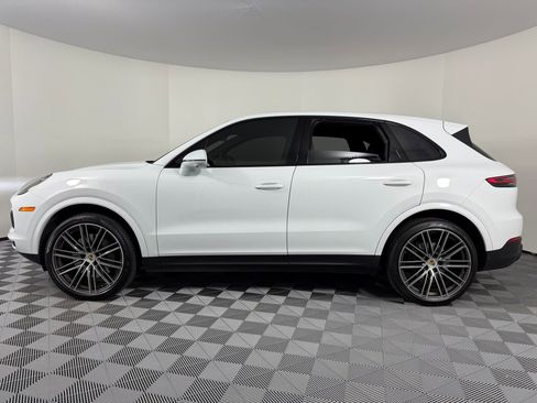 Used 2023 Porsche Cayenne S image 2