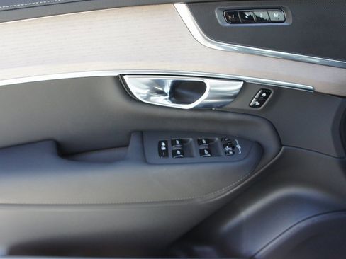 New 2025 Volvo XC90 T8 Core w/ Climate Package image 17