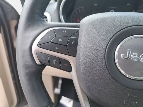 Used 2019 Jeep Grand Cherokee Limited AWD/4WD image 18