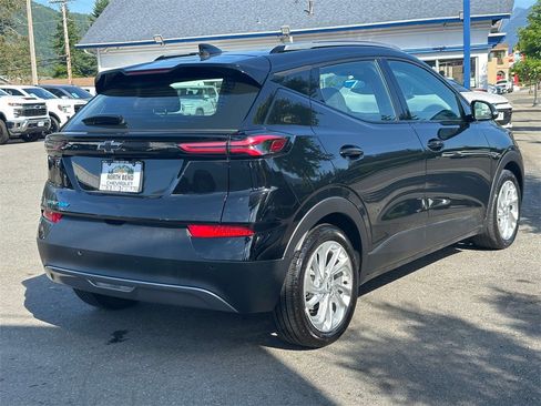 Used 2023 Chevrolet Bolt EUV LT w/ Driver Confidence Package image 6