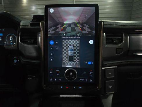 Used 2022 Ford F150 Lightning Lariat image 29