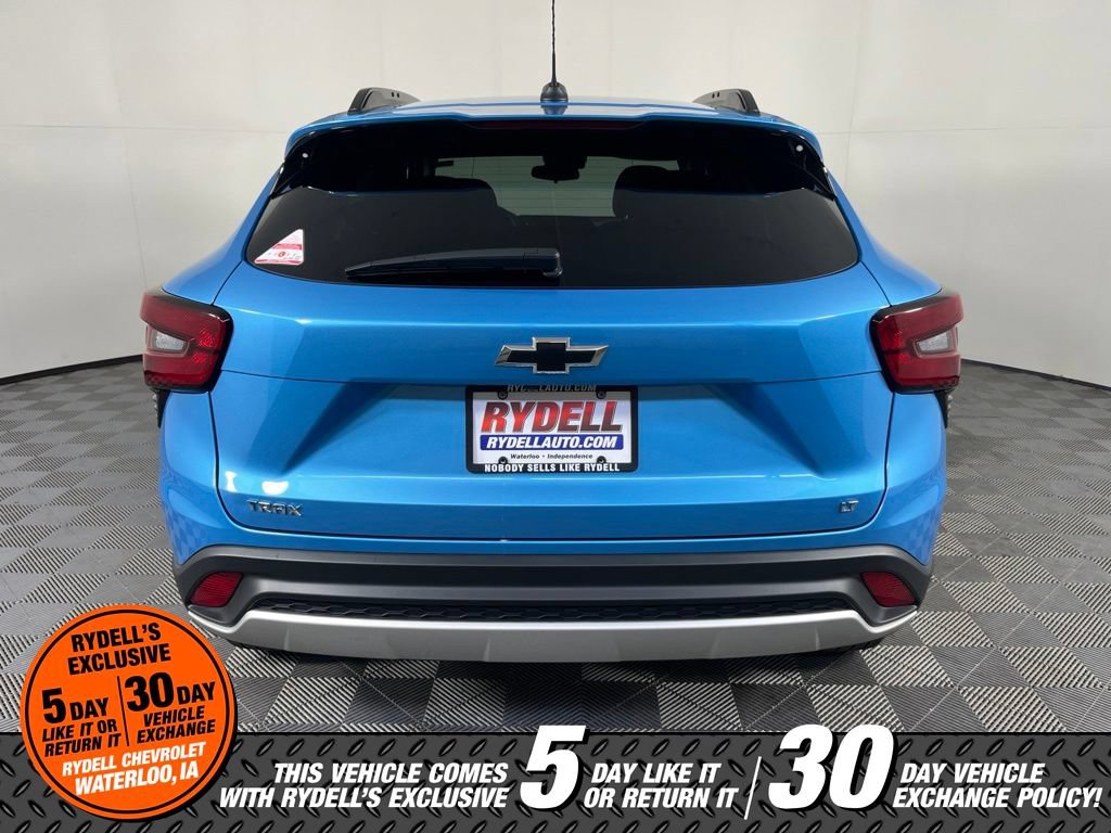Used 2025 Chevrolet Trax LT w/ LT Convenience Package FWD image 5