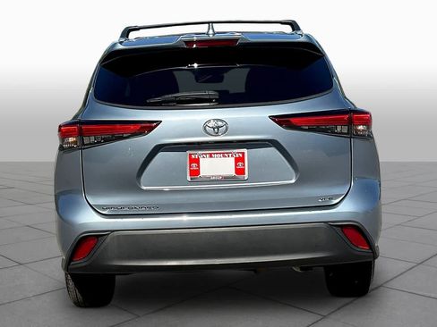 Used 2022 Toyota Highlander XLE FWD image 5