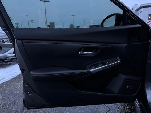 Used 2023 Nissan Sentra SR w/ SR Premium Package image 10