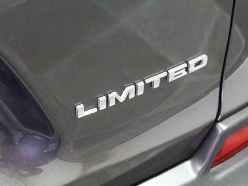 Used 2019 Jeep Cherokee Limited AWD/4WD image 32